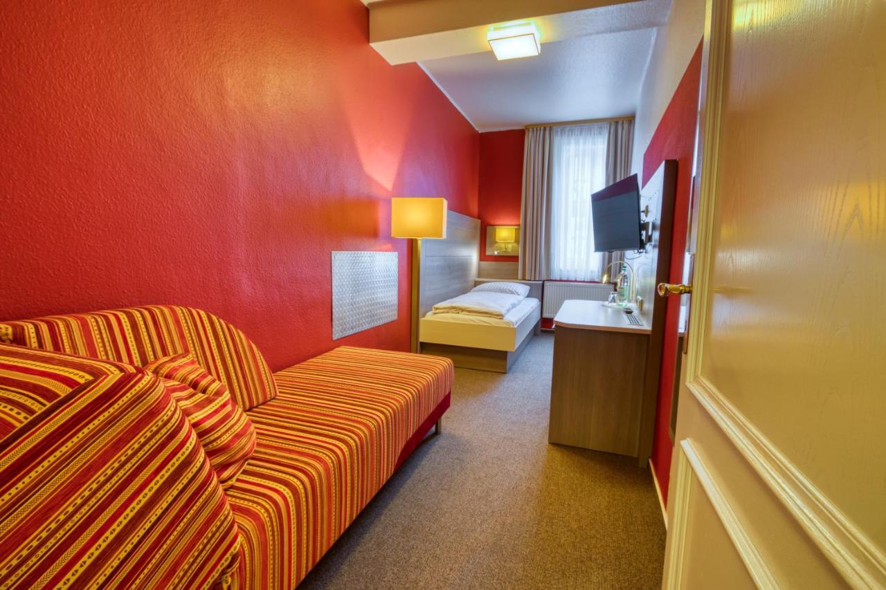 Hotel Goldene Krone กอสลาร์ ภายนอก รูปภาพ