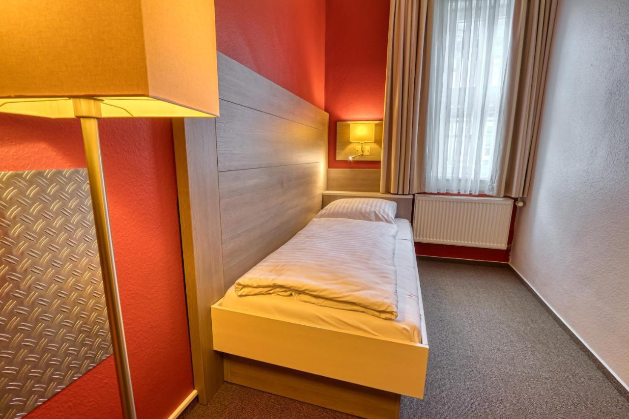 Hotel Goldene Krone กอสลาร์ ภายนอก รูปภาพ